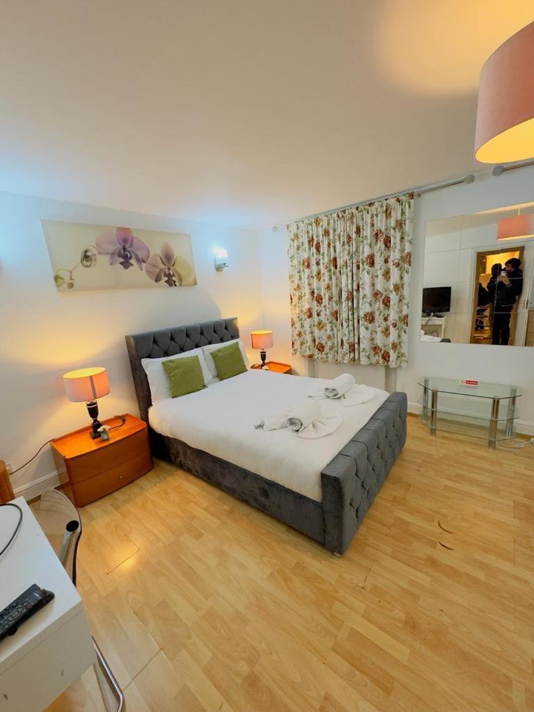 Bright Budget Studio Apartment In Central Londra Dış mekan fotoğraf