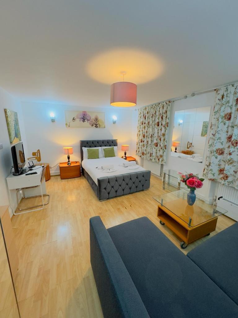 Bright Budget Studio Apartment In Central Londra Dış mekan fotoğraf