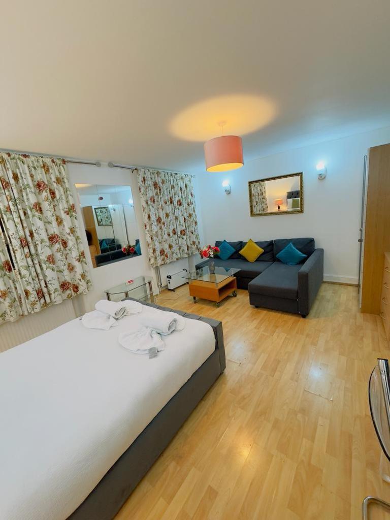 Bright Budget Studio Apartment In Central Londra Dış mekan fotoğraf
